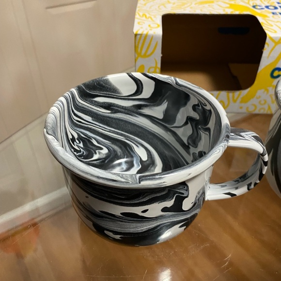 2 Enamelware Mugs Coffee Hand Painted Columbia Camping Cups Green & Whit… - Picture 2 of 8